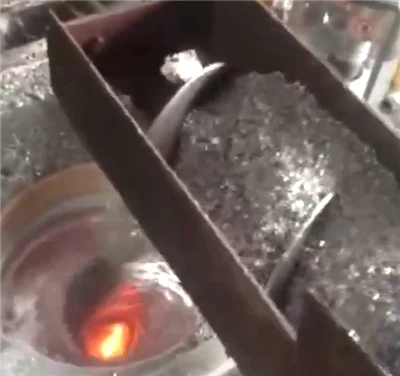 ইনগট তৈরির জন্য গলিত অ্যালুমিনিয়াম চিপস